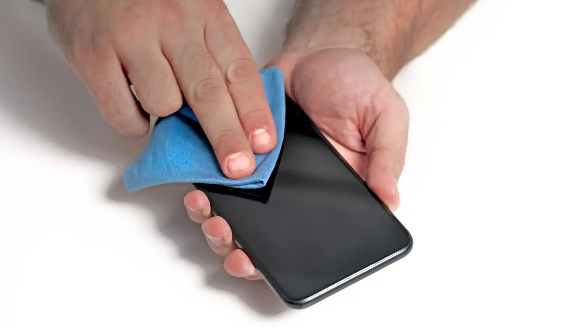 Película de hidrogel é boa para proteção de smartphone - demonstração da flexibilidade e aderência perfeita